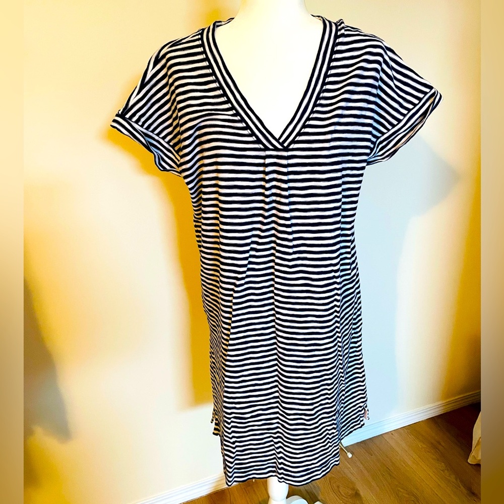 Navy and white striped V-Neck Vineyard Vines dress